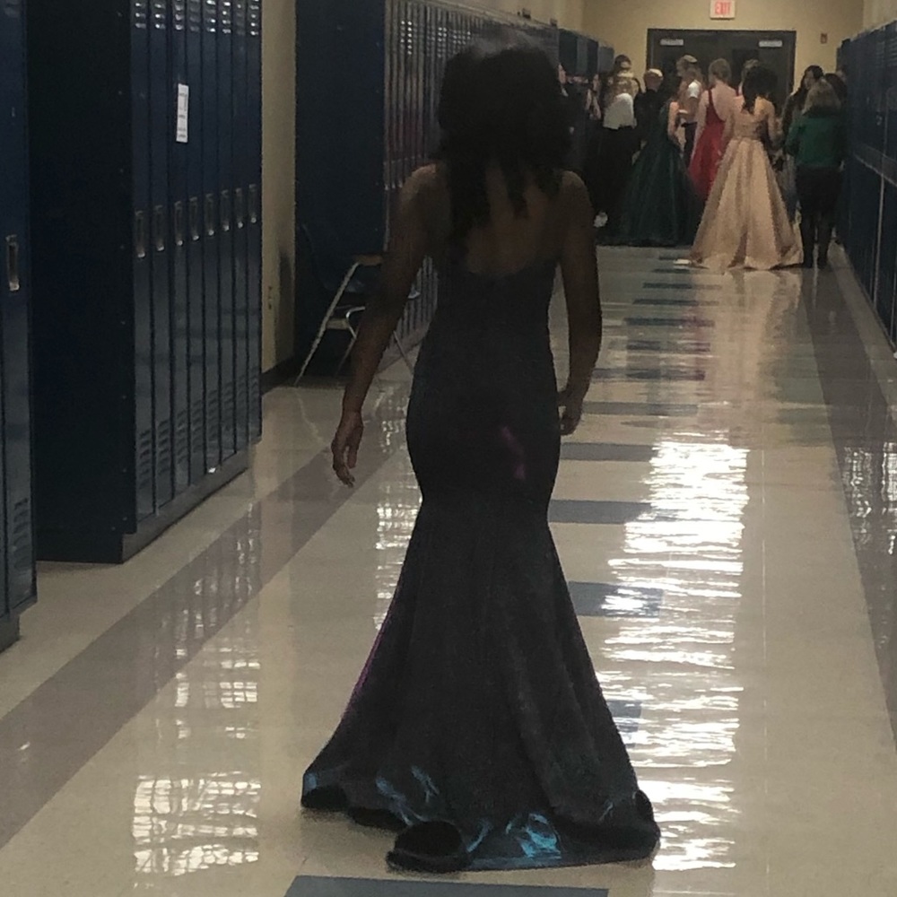 Beautiful Dress!! Only worn once!! A must see!! - Picture 3 of 6